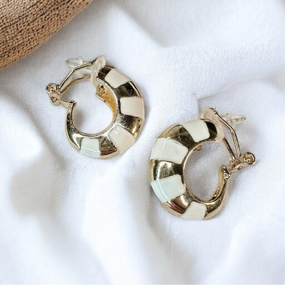 NEW Gold, Black & White Striped Interlocking Link Large Hoop Statement Earrings - Picture 10 of 16